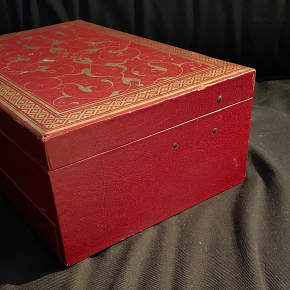 Elegant Red Jewelry Box. Vintage 1960’s - Picture 12 of 16